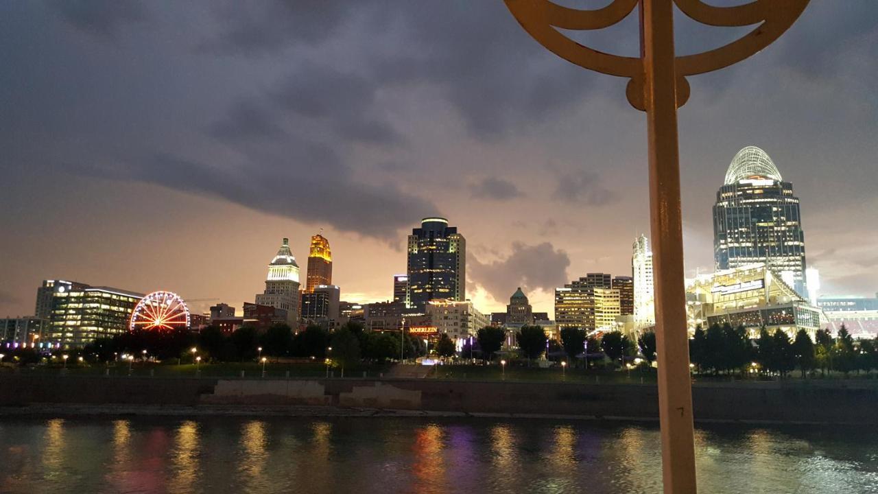 Holiday Inn Express & Suites Cincinnati Riverfront By Ihg Ковингтън Екстериор снимка