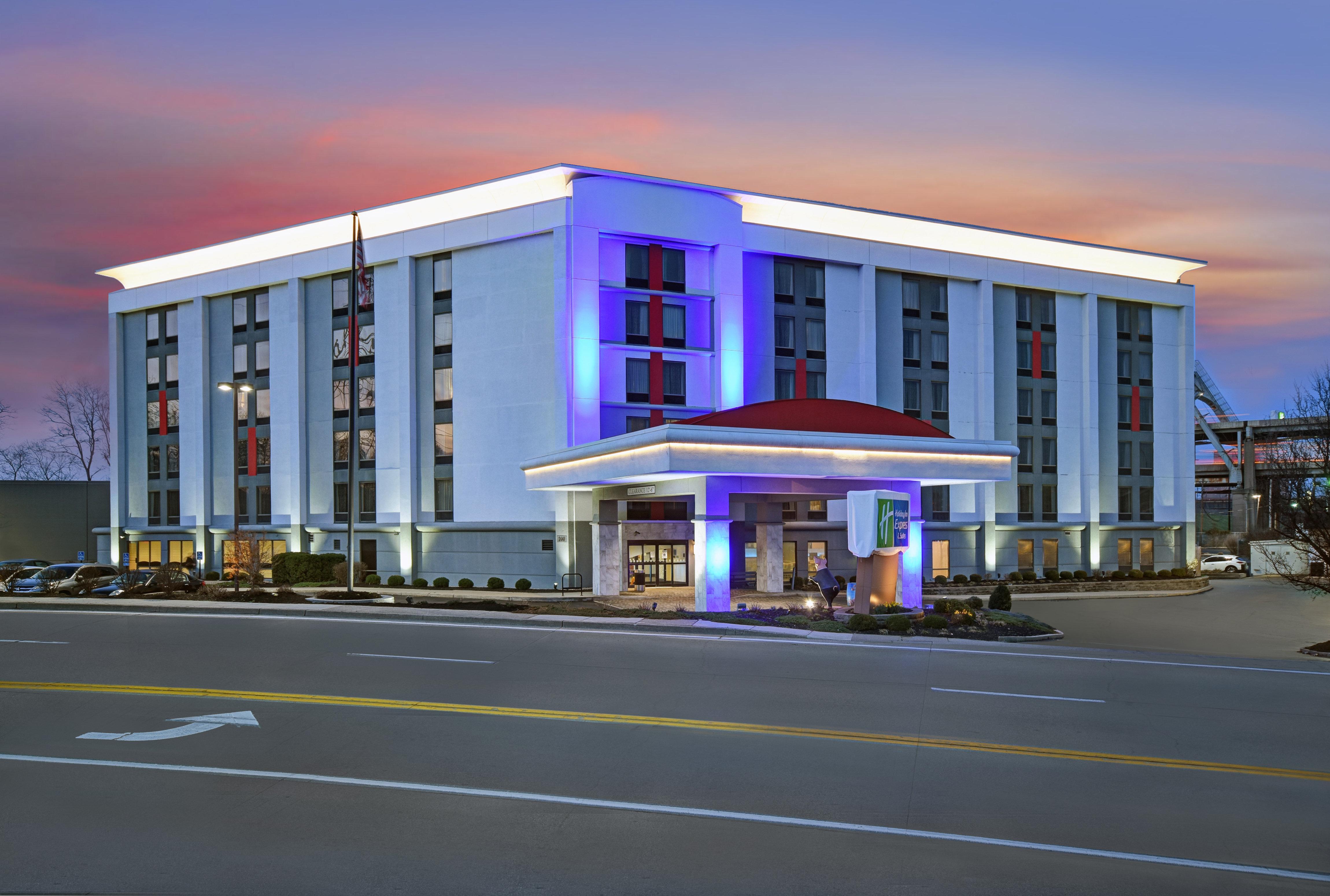 Holiday Inn Express & Suites Cincinnati Riverfront, An Ihg Hotel Ковингтън Екстериор снимка