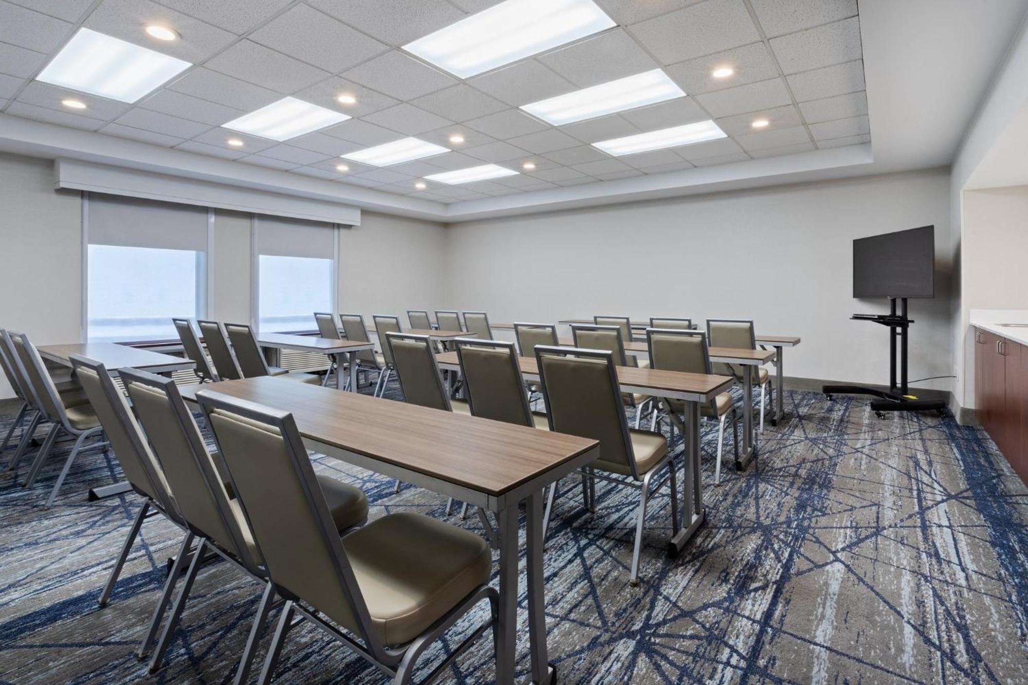 Holiday Inn Express & Suites Cincinnati Riverfront By Ihg Ковингтън Екстериор снимка
