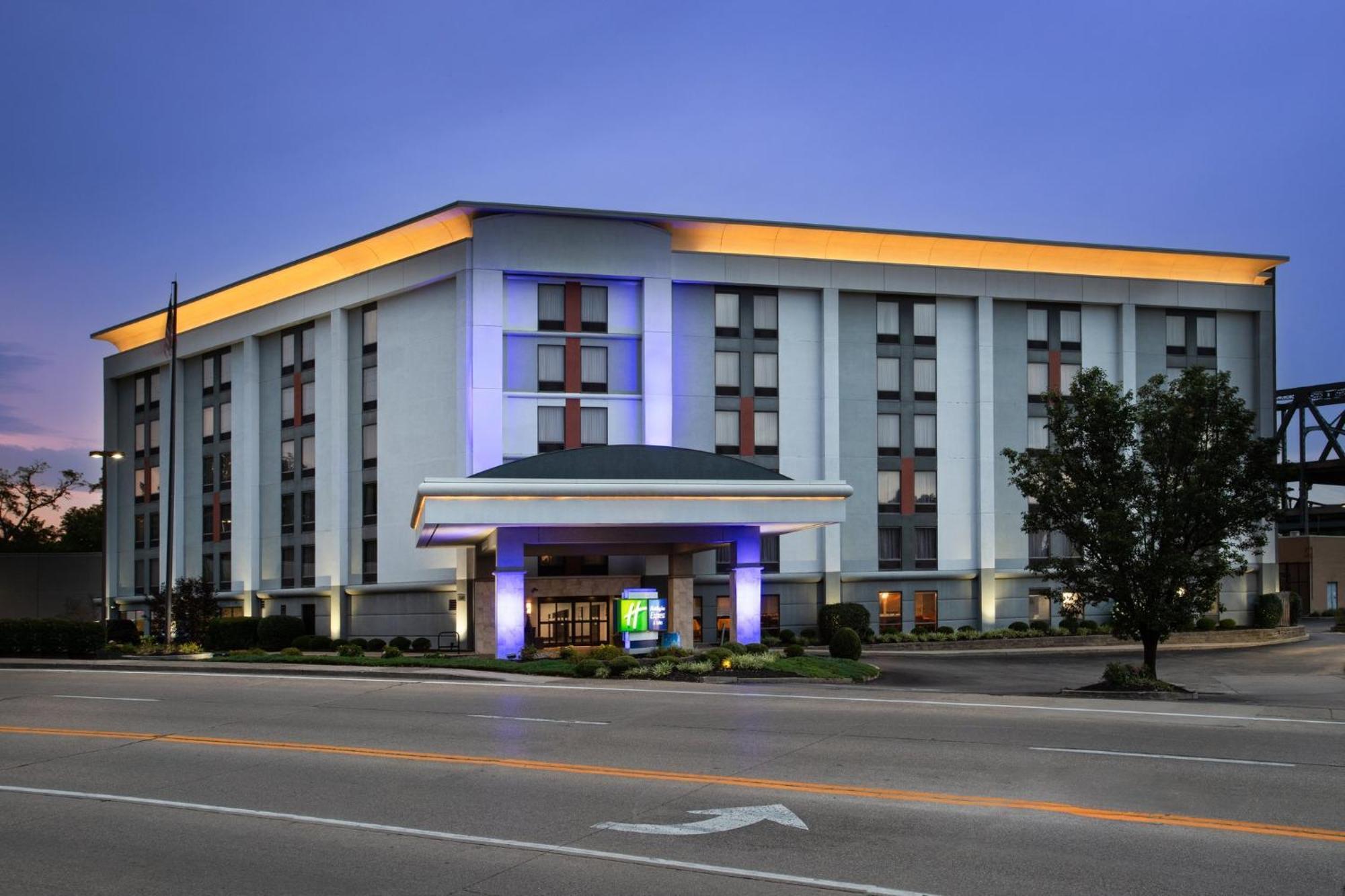Holiday Inn Express & Suites Cincinnati Riverfront By Ihg Ковингтън Екстериор снимка