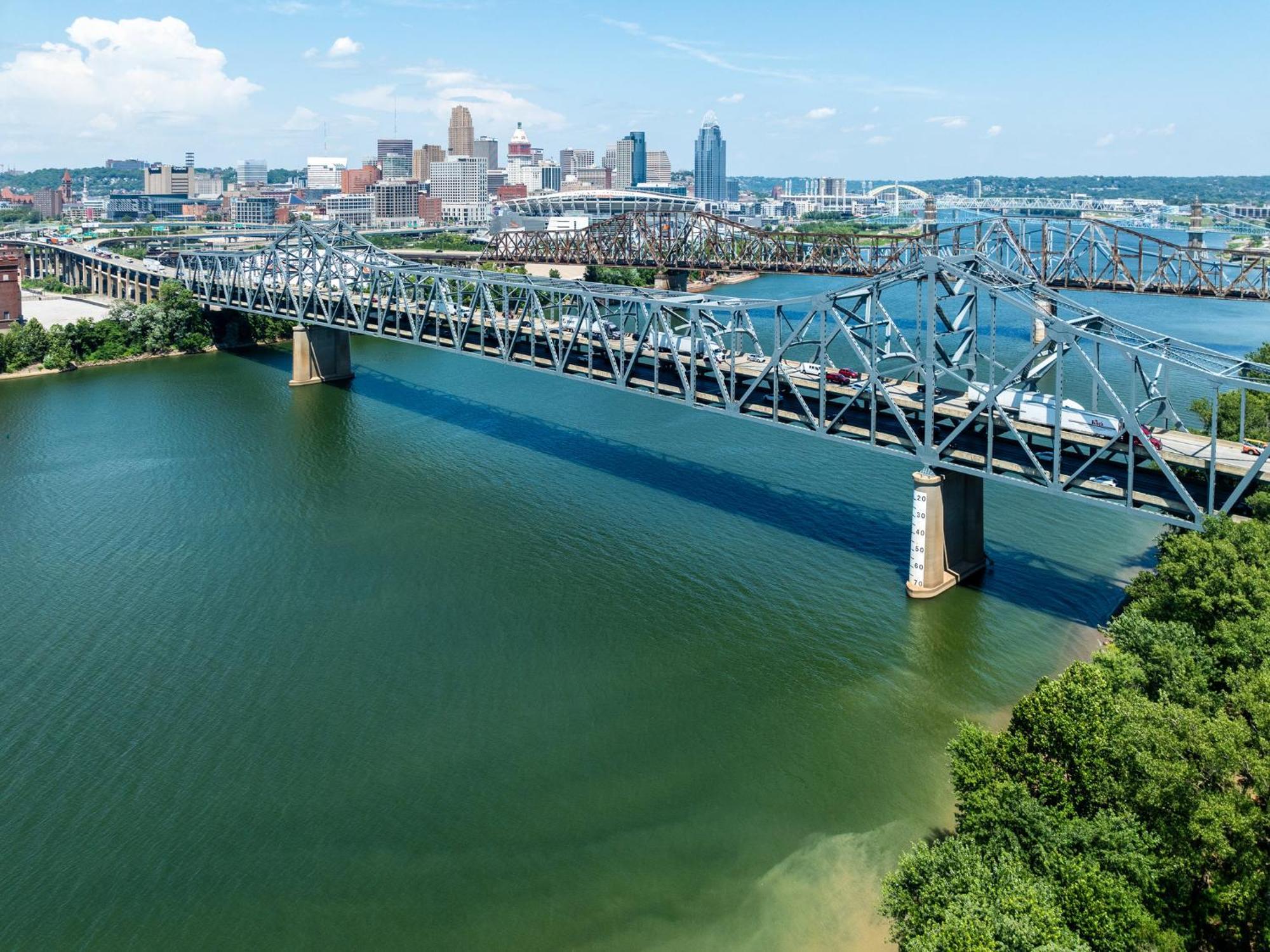 Holiday Inn Express & Suites Cincinnati Riverfront By Ihg Ковингтън Екстериор снимка