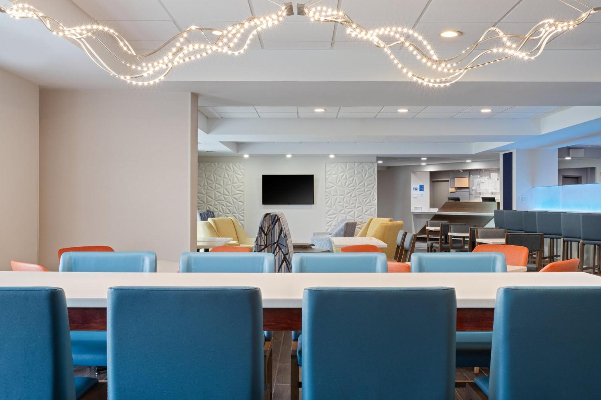 Holiday Inn Express & Suites Cincinnati Riverfront By Ihg Ковингтън Екстериор снимка