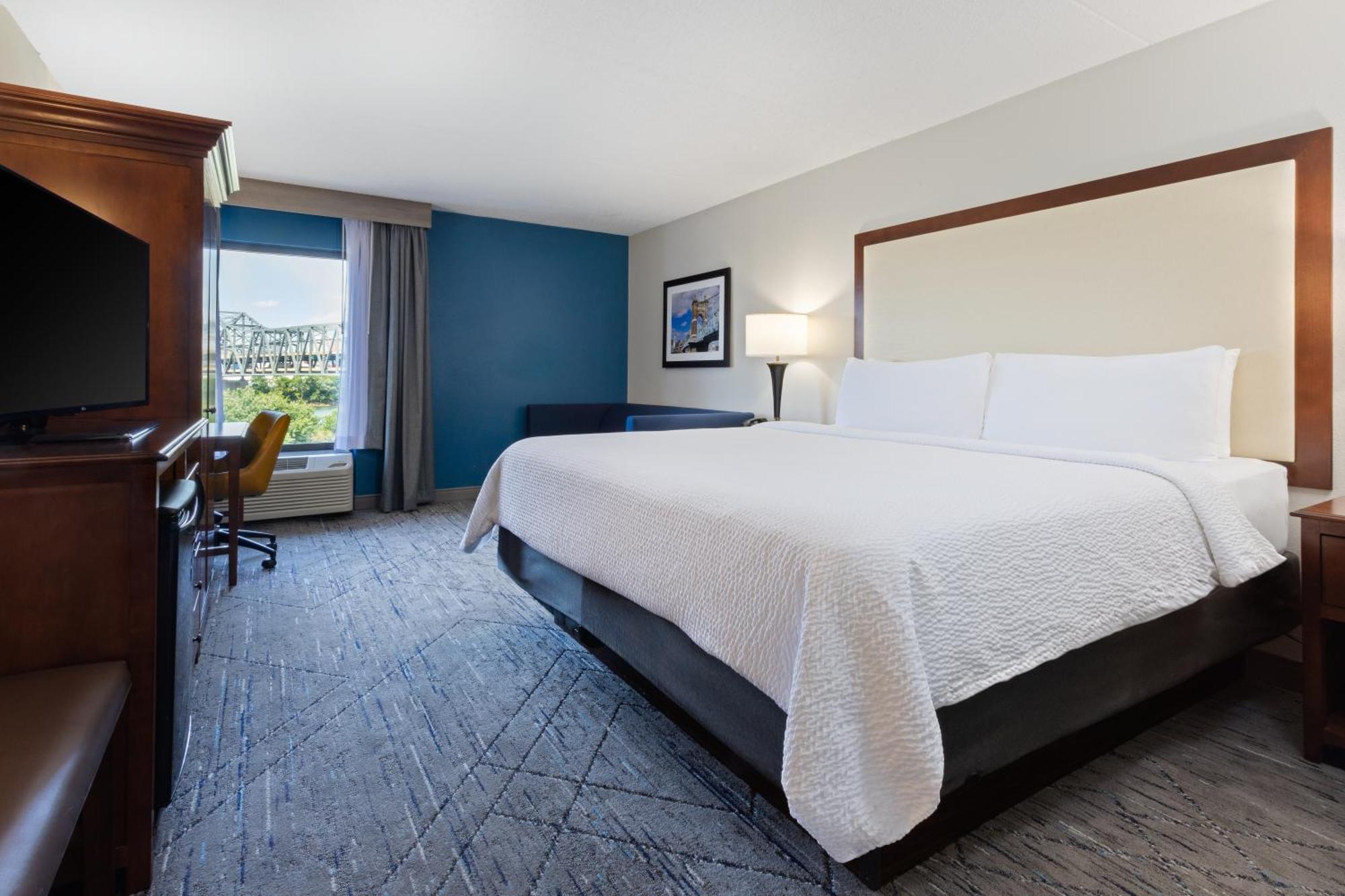 Holiday Inn Express & Suites Cincinnati Riverfront By Ihg Ковингтън Екстериор снимка