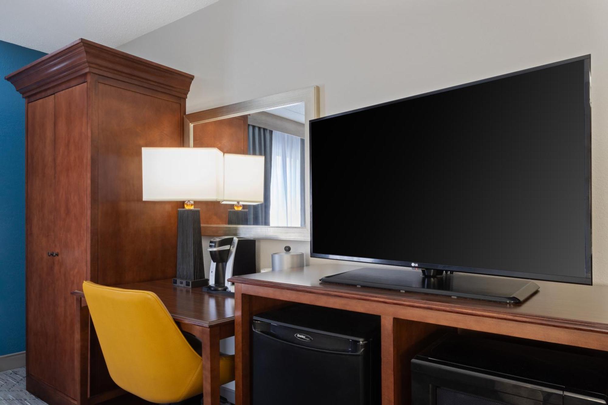 Holiday Inn Express & Suites Cincinnati Riverfront By Ihg Ковингтън Екстериор снимка